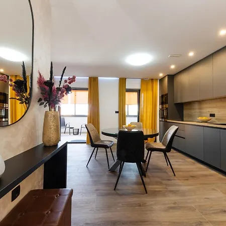 Orange Apartment&spa Okrug Gornji Apartman *