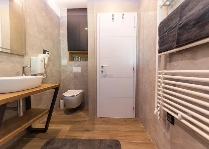 Orange Apartment&spa Okrug Gornji * 트로기르