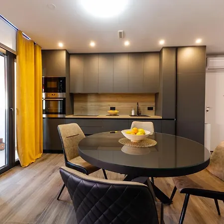Orange Apartment&spa Okrug Gornji Apartment